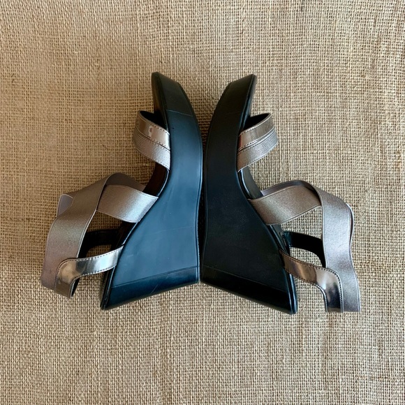 CHARLES by CHARLES DAVID Wedge Sandals Silver 8 - Picture 4 of 10